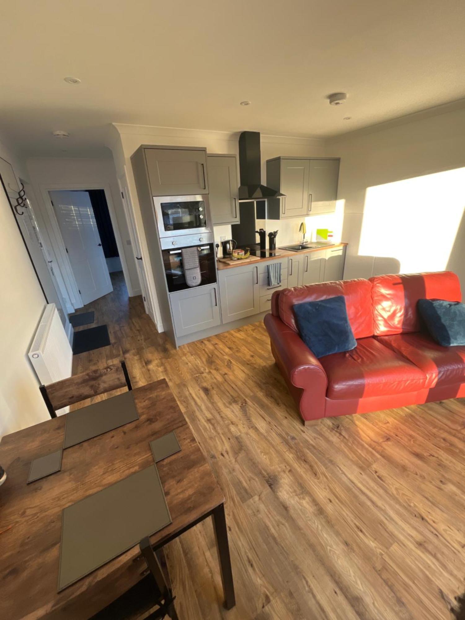 Tramore - Self Contained 1 Bedroom Unit - King Size Bed - Free Private Parking - 3 Miles From Fort William High Street エクステリア 写真