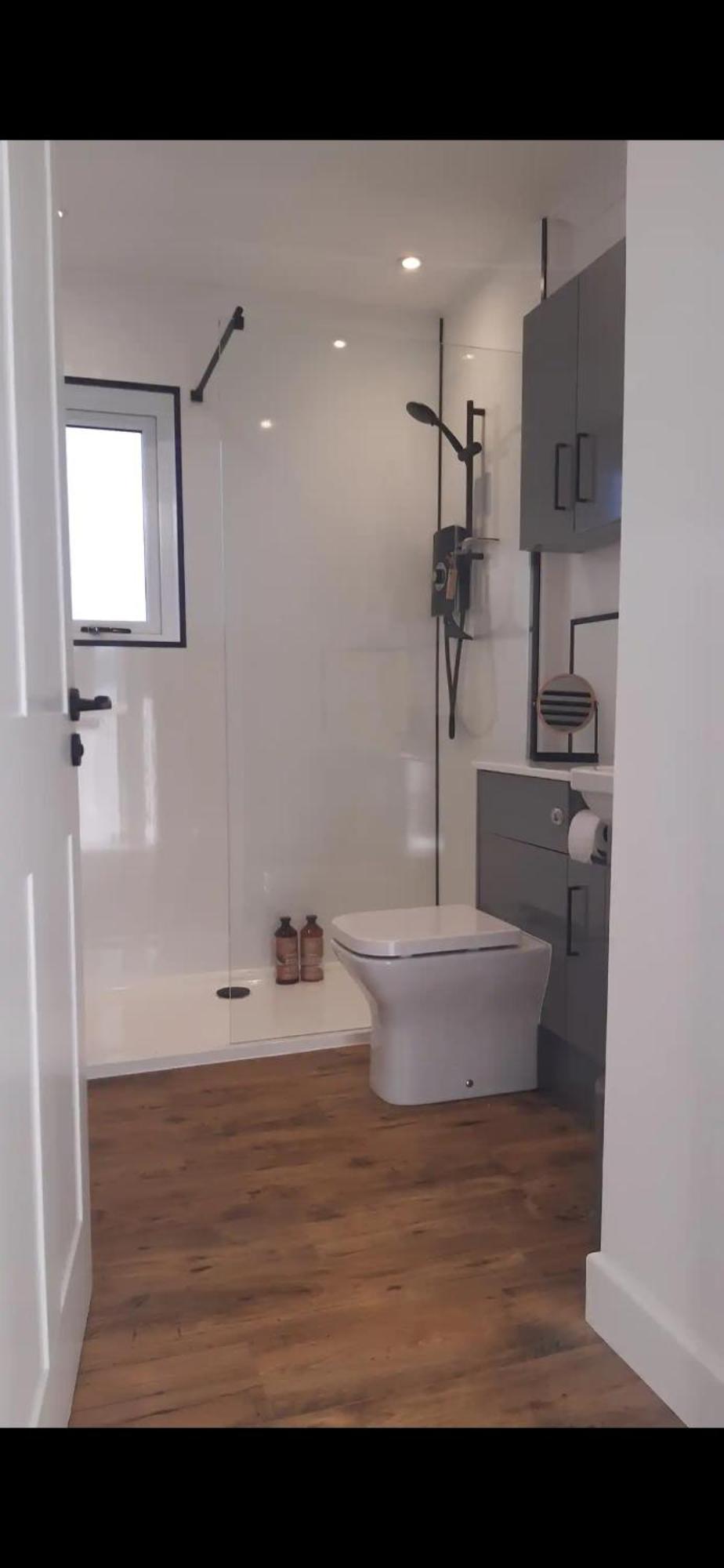 Tramore - Self Contained 1 Bedroom Unit - King Size Bed - Free Private Parking - 3 Miles From Fort William High Street エクステリア 写真